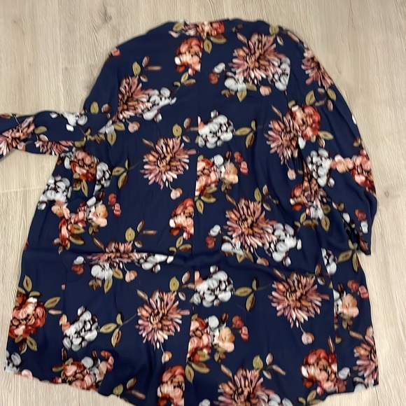 Pink Clover Floral Wrap Sweater - Picture 4 of 4